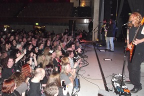 shout16
